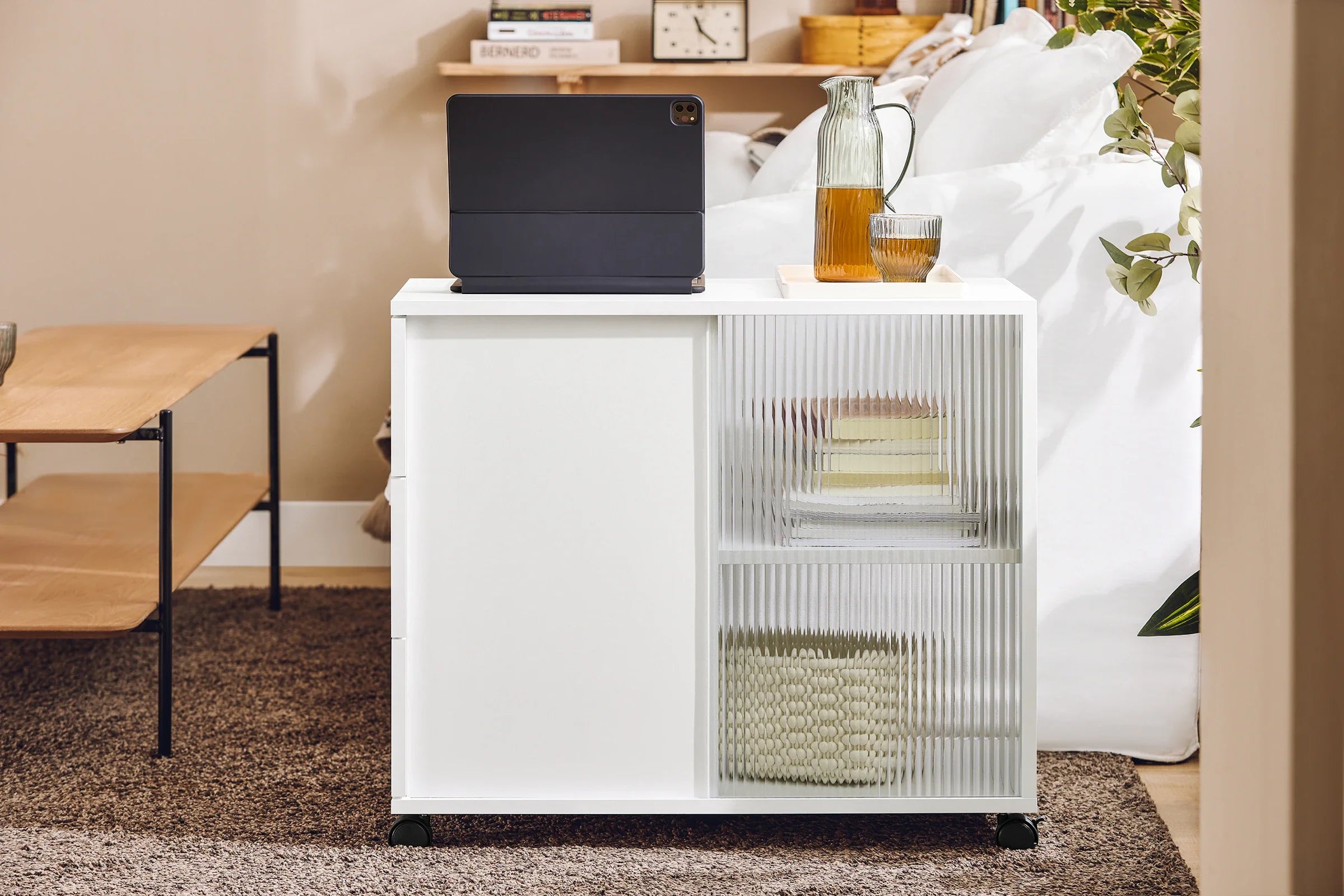 Rollcontainer 35 × 61 × 70 cm mit Glastüren und 3 Schubladen – Druckertisch auf Rollen